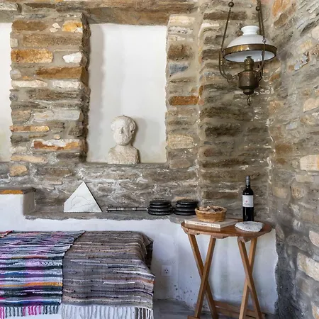 Holiday home Delphis The Artist's House *